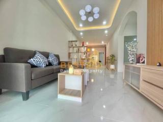 3 Bedrooms Townhouse in Chokchai Village 4 (Noen Plubwan) East Pattaya H011398