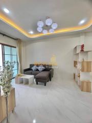 3 Bedrooms Townhouse in Chokchai Village 4 (Noen Plubwan) East Pattaya H011398