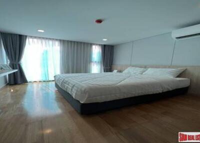 Piya Apartment Sukhumvit 15 - 145 sqm. and 3 bedrooms, 3 bathrooms