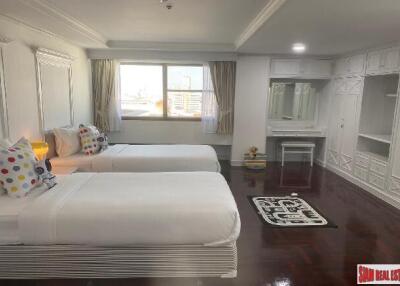Sethiwan Mansion Sukhumvit 49  325 sqm. and 3 bedrooms, 4 bathrooms, 1 maid room