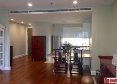 Bright Sukhumvit 24 - Luxurious 1-Bedroom Condo in Prime Location near BTS Phrom Phong