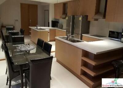 The Emporio Place - Furnished One Bedroom in a Great Location at Sukhumvit 24