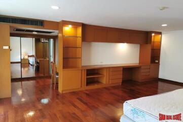 Spacious Three Bedroom Apartment for Rent with Two Balconies in Low Density Building - Phrom Phong