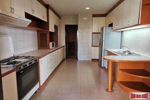 Spacious Three Bedroom Apartment for Rent with Two Balconies in Low Density Building - Phrom Phong