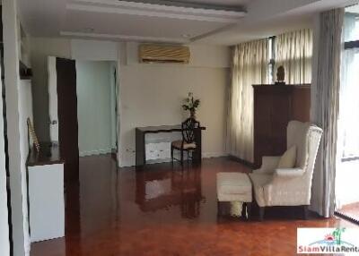 Neo Aree Sukhumvit 26  Spacious and Comfortable Three Bedroom in Khlong Toei