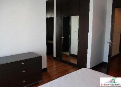 Royal Residence Park - Large Three Bedroom Condo for Rent in a Convenient Lumphini Area