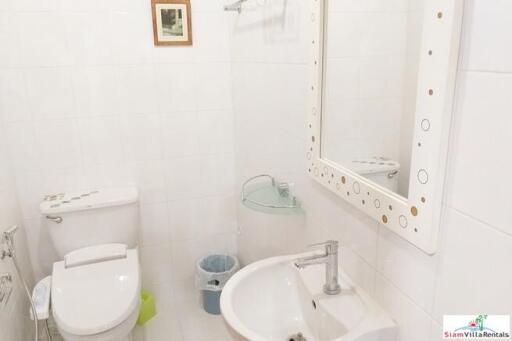 Baan Suan Petch - Roomy Two Bedroom Condo Good for Small Family in Phrom Phong