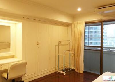 Baan Suan Petch - Roomy Two Bedroom Condo Good for Small Family in Phrom Phong