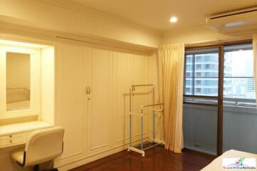 Baan Suan Petch - Roomy Two Bedroom Condo Good for Small Family in Phrom Phong