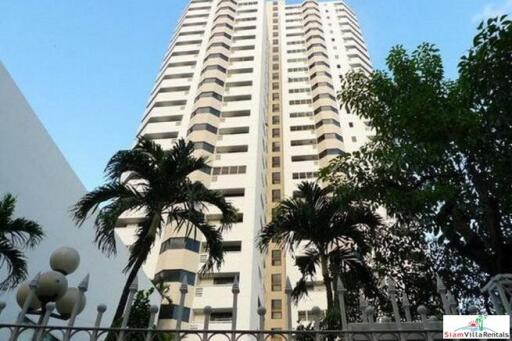 Baan Suan Petch - Roomy Two Bedroom Condo Good for Small Family in Phrom Phong