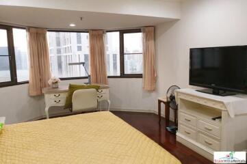 Baan Suan Petch - Roomy Two Bedroom Condo Good for Small Family in Phrom Phong