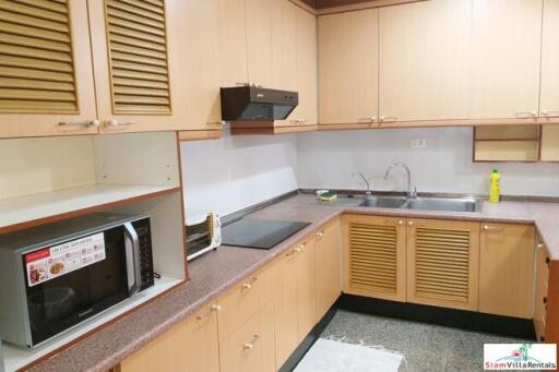 Baan Suan Petch - Roomy Two Bedroom Condo Good for Small Family in Phrom Phong