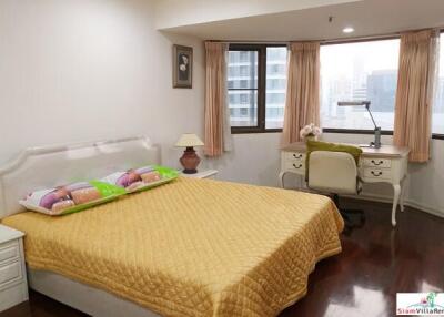 Baan Suan Petch - Roomy Two Bedroom Condo Good for Small Family in Phrom Phong