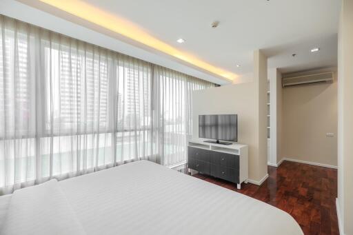 GM Service Apartment - Three Bedroom Corner Serviced Apartment with 180 Degree City Views in From Phong.