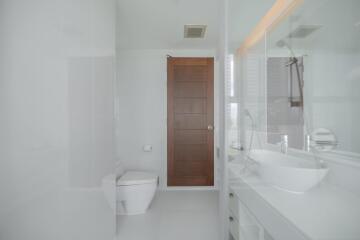 GM Service Apartment - Three Bedroom Corner Serviced Apartment with 180 Degree City Views in From Phong.