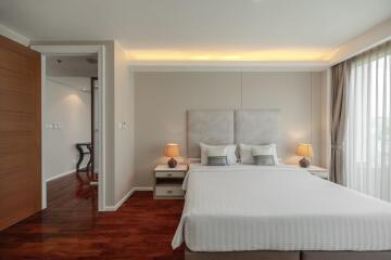 GM Service Apartment - Three Bedroom Corner Serviced Apartment with 180 Degree City Views in From Phong.