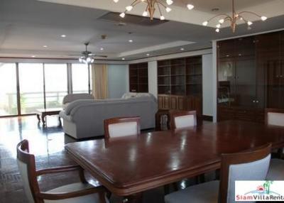 Promsuk Condominium  Extra Large Three Bedroom Family Style Condo for Rent on Sukhumvit 26