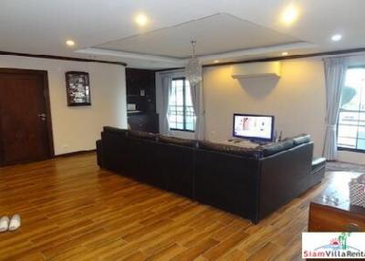 Large and Private Two Bedroom Condo in a Great Location, Chong Nonsi