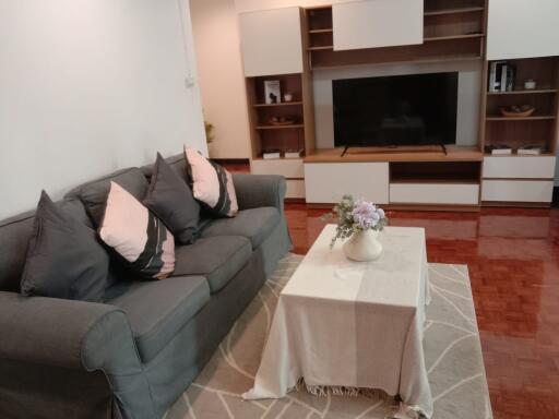 Swasdi - Great 1 Bedroom 1 Bathroom Pet Friendly Corner Unit for Rent in the Sukhumvit 31 Area