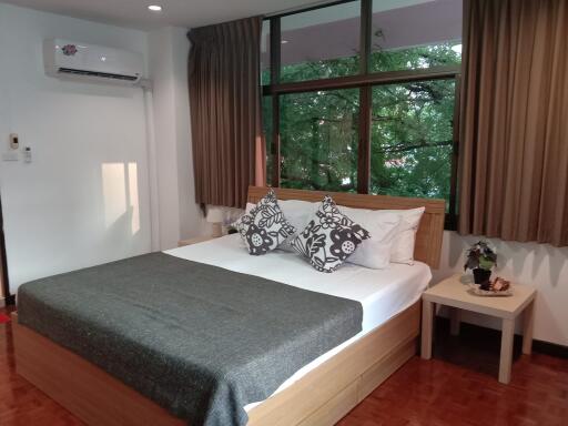 Swasdi - Great 1 Bedroom 1 Bathroom Pet Friendly Corner Unit for Rent in the Sukhumvit 31 Area