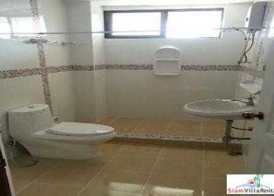 Swasdi  Great 3 Bedroom 2 Bath Pet Friendly Corner Unit for Rent in the Sukhumvit 31 Area