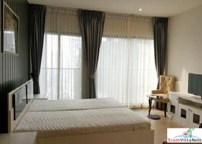 Noble Remix  3 bedroom. Sky bridge to Thonglor BTS. High Floor with City View for Rent