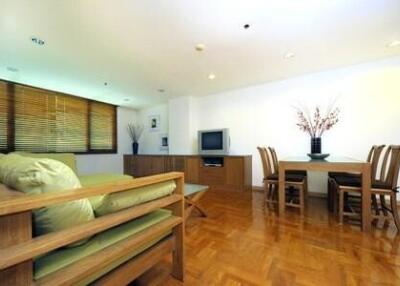 Two Bedroom Condo in the Best Neighborhood BKK has to offer, Rajadamri