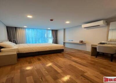 Piya Apartment Sukhumvit 15 - 100 sqm. and 2 bedrooms, 2 bathrooms