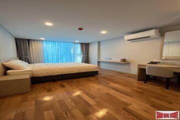 Piya Apartment Sukhumvit 15 - 100 sqm. and 2 bedrooms, 2 bathrooms