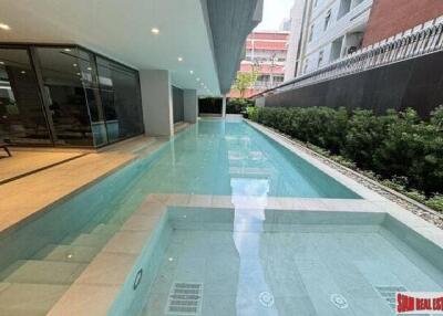 Piya Apartment Sukhumvit 15 - 100 sqm. and 2 bedrooms, 2 bathrooms