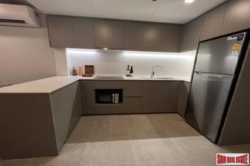 Piya Apartment Sukhumvit 15 - 100 sqm. and 2 bedrooms, 2 bathrooms