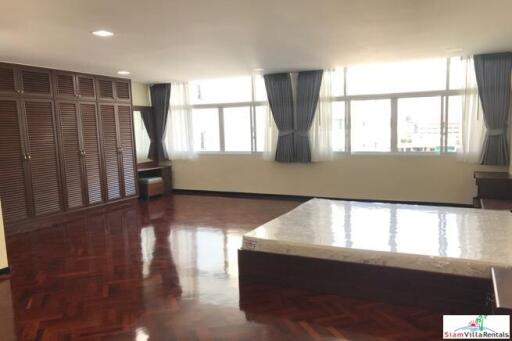 Grand Ville House 2 - Extra Large Three Bedroom Condo for Rent only 560 Meters to BTS Asok