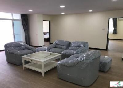 Grand Ville House 2 - Extra Large Three Bedroom Condo for Rent only 560 Meters to BTS Asok