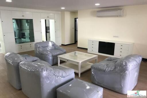 Grand Ville House 2 - Extra Large Three Bedroom Condo for Rent only 560 Meters to BTS Asok