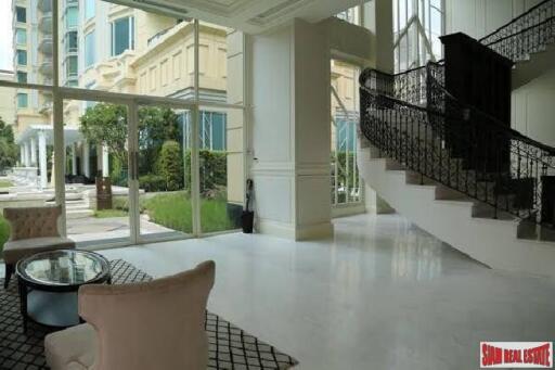 Royce Private Residence - Private Luxurious and Modern Three Bedroom Apartment for Rent in Phromphong.