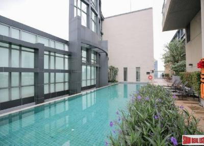 The Oriental Residence | 2 Bedrooms and 2 Bathrooms for Rent in Lumphini Area of Bangkok