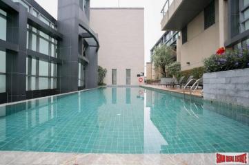 The Oriental Residence  2 Bedrooms and 2 Bathrooms for Rent in Lumphini Area of Bangkok