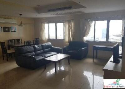 Witthayu Complex - Large Two Bedroom Condo near BTS Phloen Chit