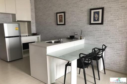 Rhythm Sukhumvit 42  Cozy and Modern One Bedroom with City Views - Walk to BTS Ekkamai