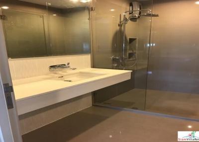 Rhythm Sukhumvit 42  Cozy and Modern One Bedroom with City Views - Walk to BTS Ekkamai