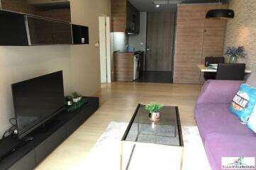 Noble Refine - Sunny Comfortable One Bedroom Condo for Rent in Phrom Phong.