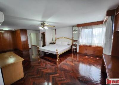 Large and Comfortable Two Bedroom for Rent in Khlong Toei