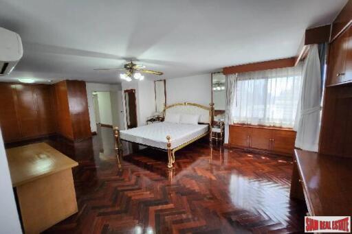 Large and Comfortable Two Bedroom for Rent in Khlong Toei