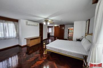 Large and Comfortable Two Bedroom for Rent in Khlong Toei