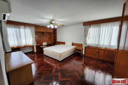 Large and Comfortable Two Bedroom for Rent in Khlong Toei