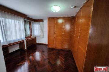 Large and Comfortable Two Bedroom for Rent in Khlong Toei