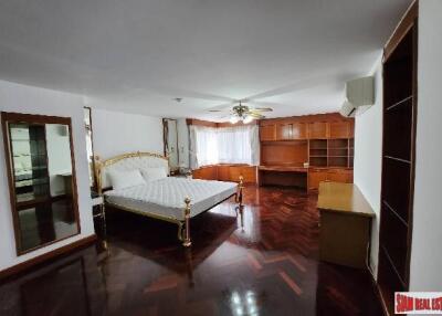 Large and Comfortable Two Bedroom for Rent in Khlong Toei