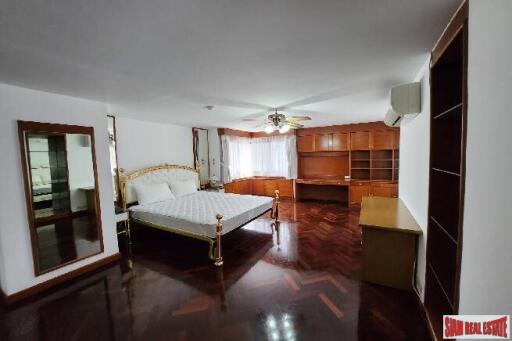 Large and Comfortable Two Bedroom for Rent in Khlong Toei