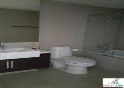 Noble Remix - 3 Bedroom. Sky bridge to Thonglor BTS. High floor with City View for Rent