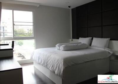 Open and Bright Furnished Two Bedroom for Rent on Sukhumvit 26